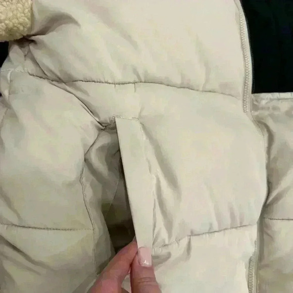 ASOS DESIGN fleece patched puffer jacket in cream size US 6 - Picture 7 of 11